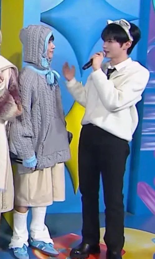 alwayslovingU0's tweet photo. 나 이사진 진짜좋어함ㅋㅋㅋㅋㅋㅋ
열심히 본업중이신 선배님과
그저 선배님이 좋은 운학키….
금방이라도 뚜벅뚜벅 걸어와서 ‘날 키워용.’ 할듯 https://t.co/cetL9H8PSa