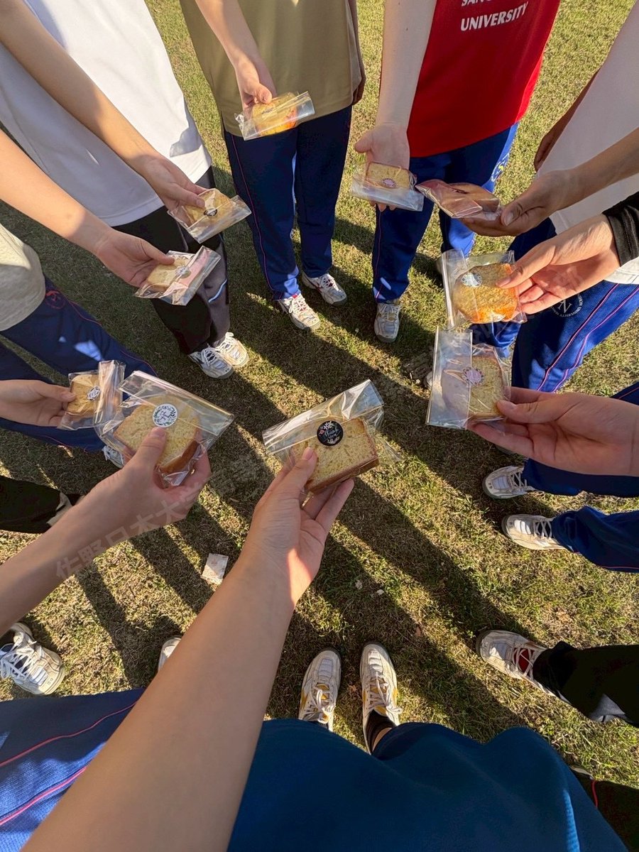 sanichi_brass's tweet photo. みなさんこんにちは！🌸
5/30に河川敷で親睦会を開催しました！5チームに分かれ、ケイドロやフラフープ潜りなど全力でレクを楽しみました♪先輩後輩の垣根を越えて絆が深まり、新体制へ良いスタートが切れました！応援よろしくお願いします🎶
#吹奏楽 #新入生 #佐日ブラス https://t.co/ejpYEKzBnu