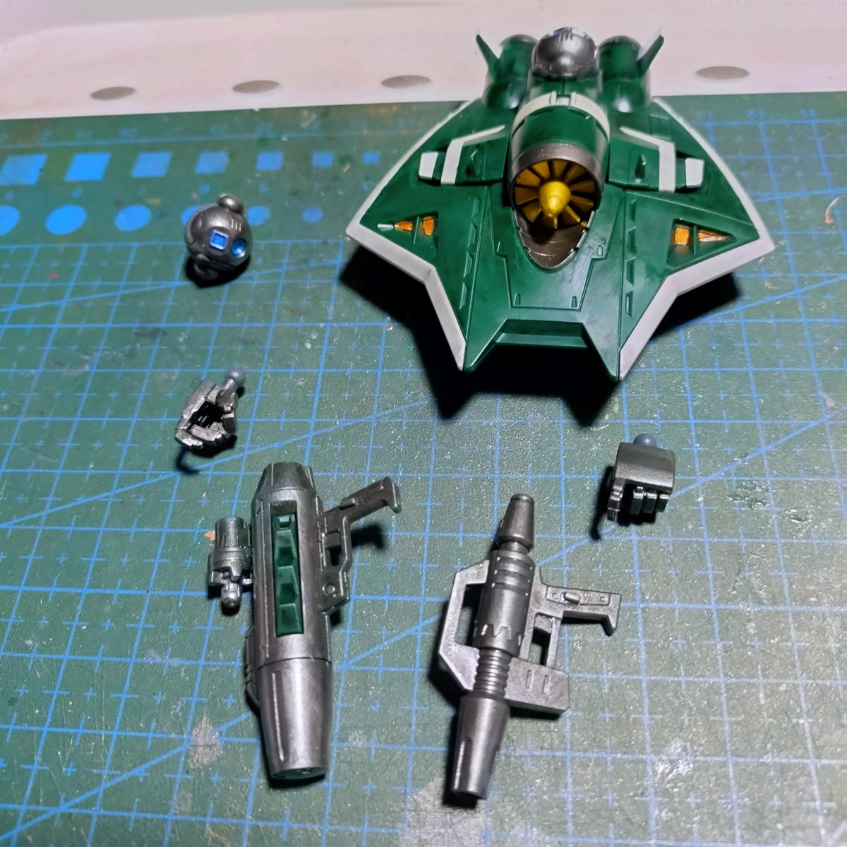 sasapanda_naoki's tweet photo. #プラモ作成中 
#プラモデルライフ 
HG 1/144 ジム・スループ
◆下作業したランナーからパーツを切り出して、組立図とは逆順で、武器類とバックパックから組み立てました
◆部分塗装は、完成見本とは異なる箇所を、オリジナルで追加で塗装しました https://t.co/He4vpxs1ra