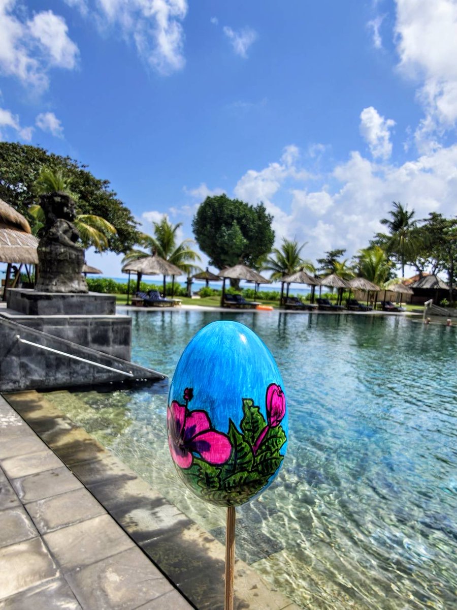 バリ島でEgg Paintingを楽しむ友人 👵 彼女たちは、メモリー株の「キ