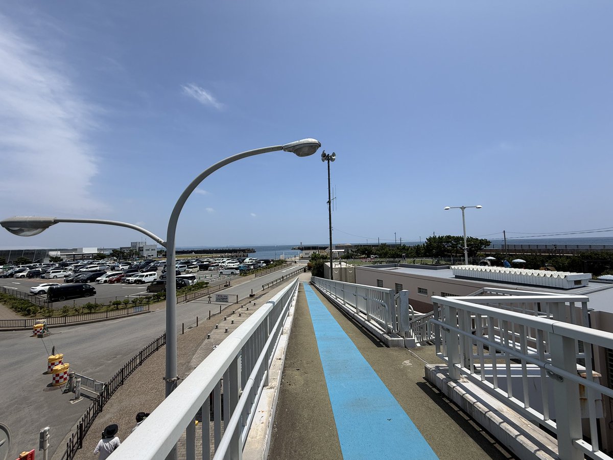 hiro_kt's tweet photo. ルミナのOWS練習！だったのだけど、海入った途端に雷鳴り始めてラン練習に切り替え。残念だけど仕方ない。海沿いランは楽しかった。 https://t.co/z9uZHL6hJr