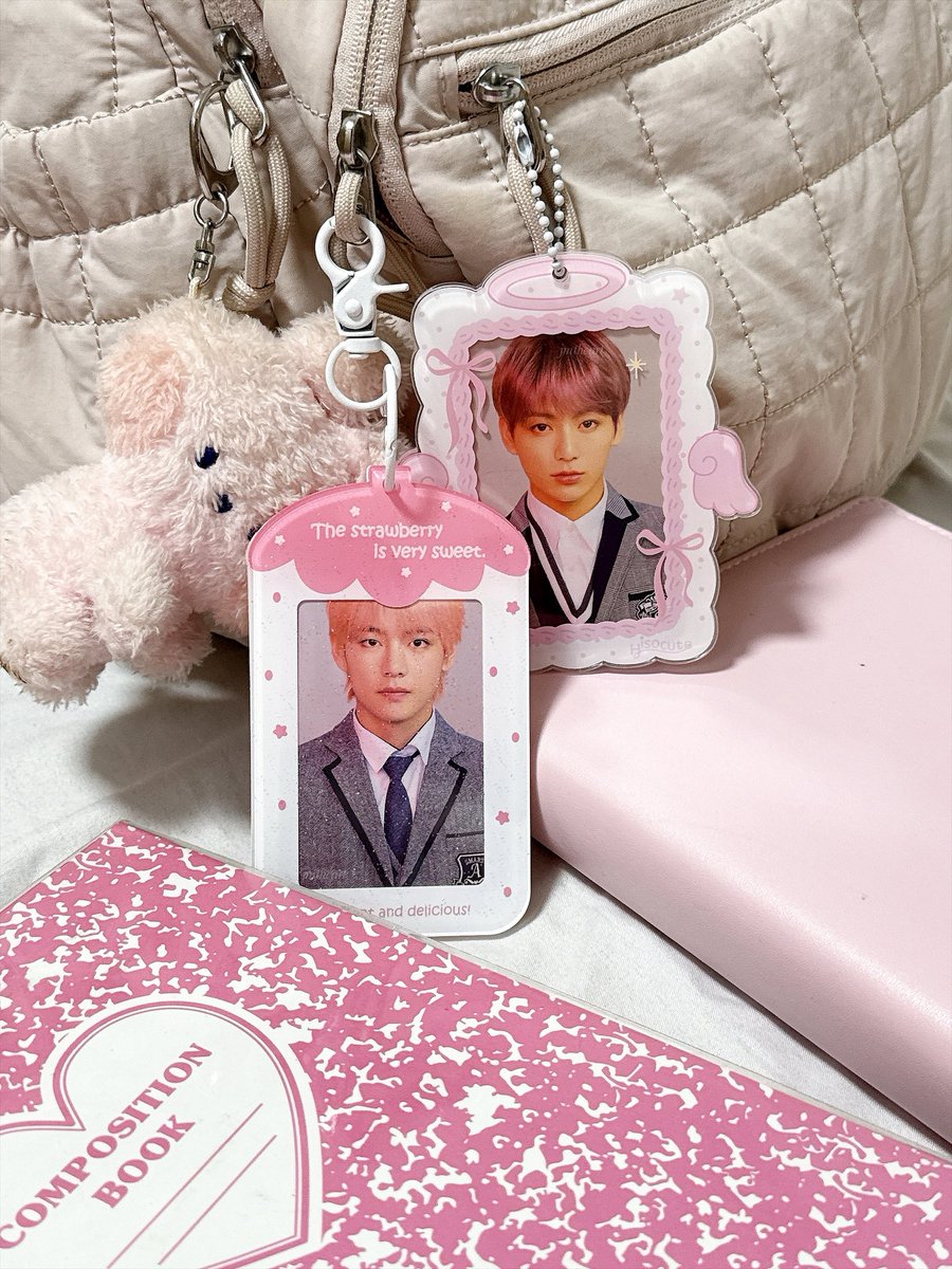 jmthcart's tweet photo. my school bag since school starts tmr (˶˃ ᵕ ˂˶) https://t.co/kKy5ymTyik