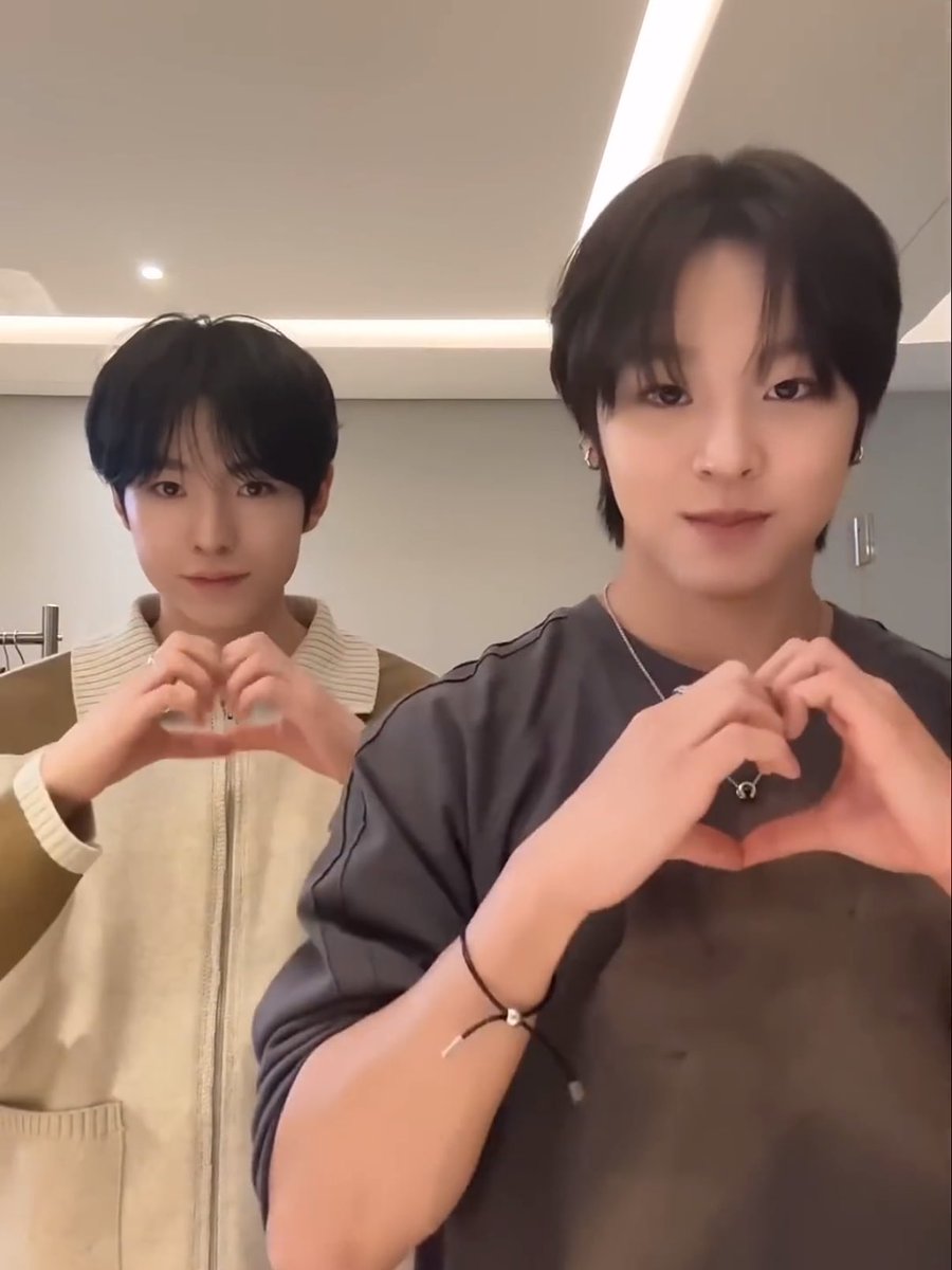 RealBokja's tweet photo. ❤️🩵❤️🩵 https://t.co/X2j6oQoTPq