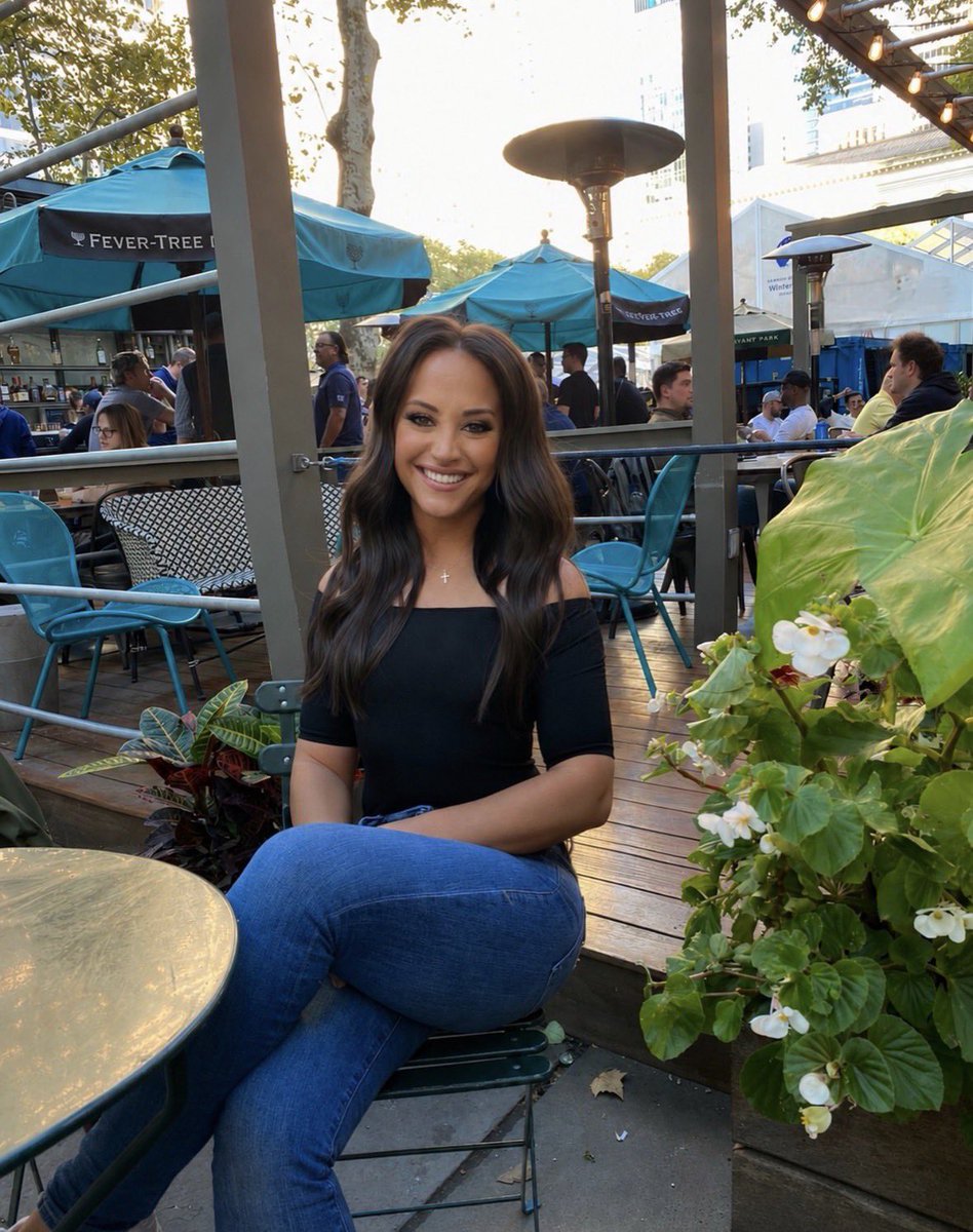 Emilycompabgj's tweet photo. @Rose_comp Your favorite person is across the table &amp; you've got the whole afternoon ahead. What are you ordering?💙 https://t.co/BasLcAmnfX