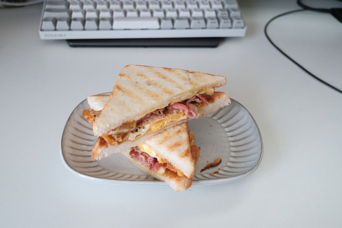 dropout_diary's tweet photo. Elvis sandwich https://t.co/EIe9K4jcbg