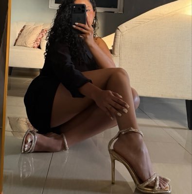 HERSEXYFEETJL's tweet photo. Congratulations and much love to this sexy feet queen go follow my next cover queen of the week this week on my main page @rossiecuteft 
#longtoenails #feetworshi̇p #feetِ #feetfetısh https://t.co/DU4PhKXgQJ