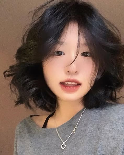 kaileybear010's tweet photo. Soft waves, a touch of minimalist chic, and a delicate necklaceeffortless everyday style
bjB https://t.co/FqYVon60JN