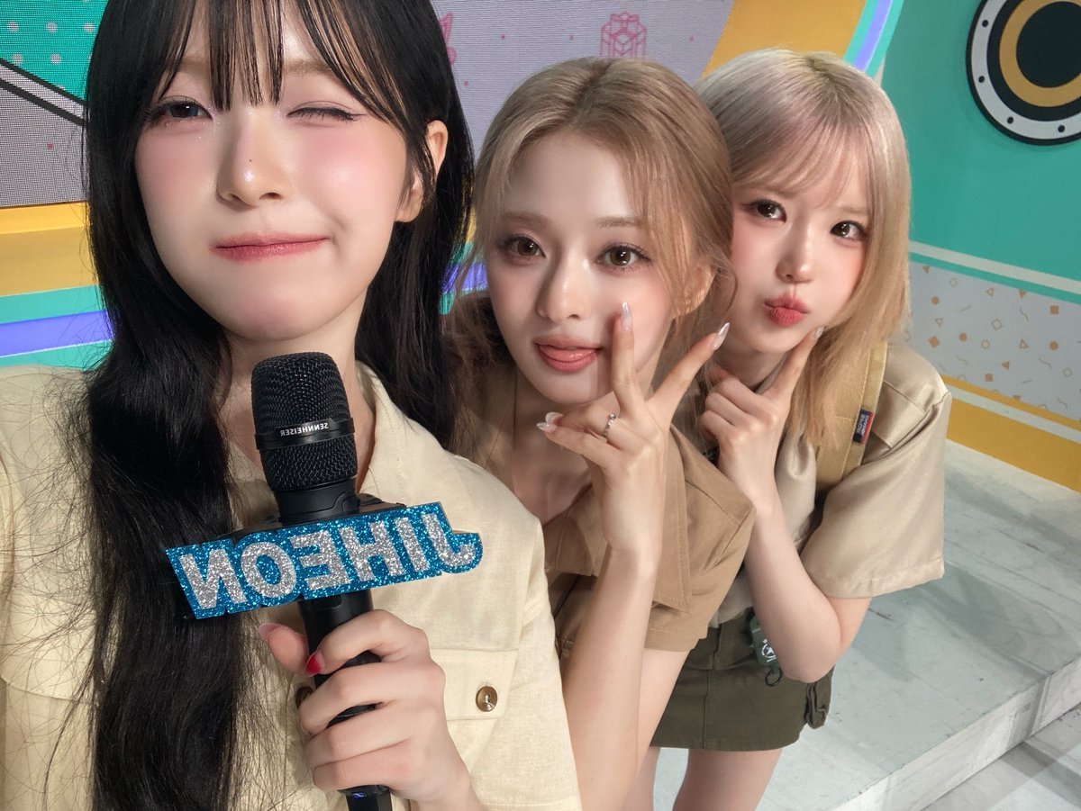 MBCMusicCore's tweet photo. 출동—̳͟͞͞♡ 떡잎 마을 방범대 .ᐟ.ᐟ 

#송하영 #SONGHAYOUNG
#이나경 #LEENAGYUNG
#백지헌 #BAEKJIHEON #fromis_9 https://t.co/sGz0RnqhpZ