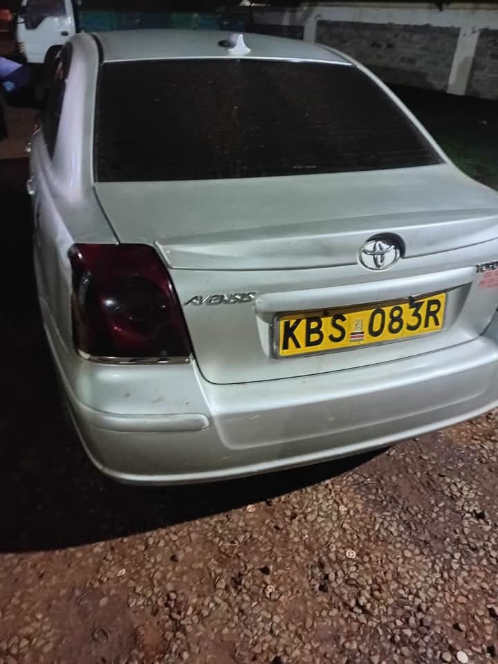 Goddie_Ke's tweet photo. This car fuelled 37,000 shillings of diesel and 6,000 shillings of super petrol and sped off towards Eldoret without paying. The incident happened at a petrol station in a centre called Kapng'etich in Mosoriot Nandi county at around 8.10pm. The Diesel was fuelled into containers. https://t.co/XARIWWJZGV