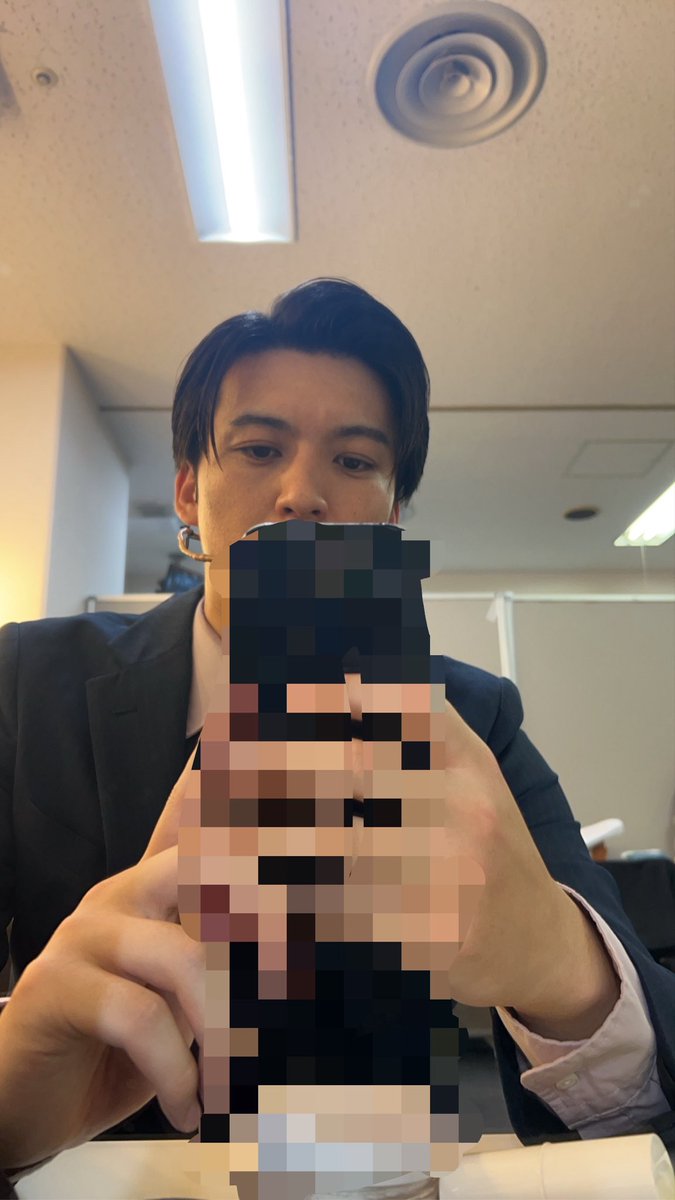 atsushi_arai_'s tweet photo. #ウロボロス
全公演無事に終演しました！
御来場下さった皆様
ありがとうございました🐉

グッズ買って頂いた方々も
ありがとうございました😭
ある意味レアですよ。

感謝。
また会う日まで。
唯一撮ってた写真載せます。笑

あ、明日お知らせあります。
#舞台ウロボロス https://t.co/qx9XZ7GMYr