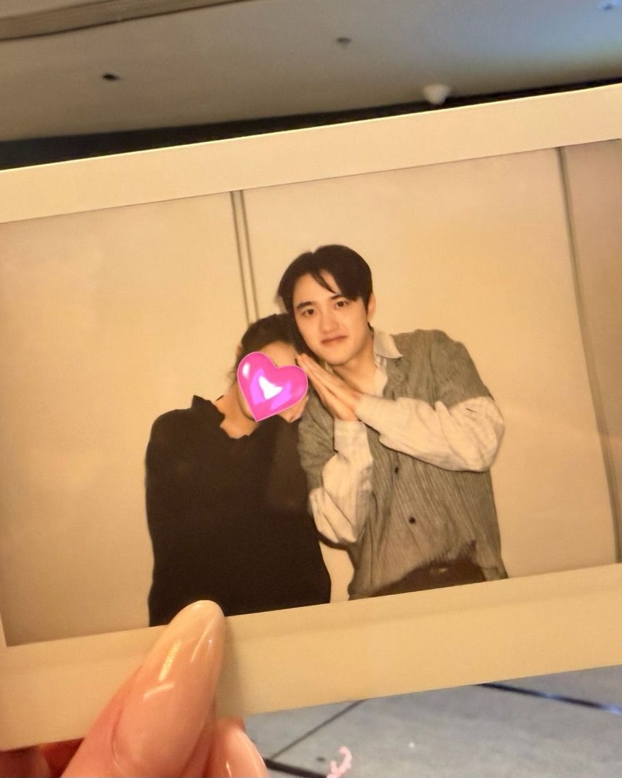 DODBBONG's tweet photo. 도경수 어제 남친력개높네.....
손큰것도 개발림ㅜ

ⓒhttps://t.co/uhoeEkUt1Q https://t.co/HUxpl9PV2i