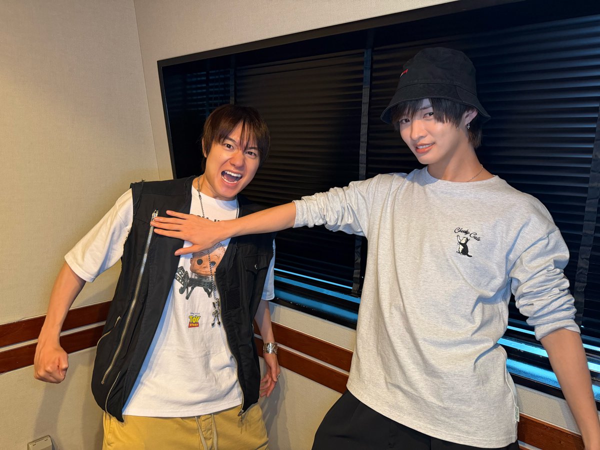 7mpickup_tfm's tweet photo. 今日の担当：佐藤新＆椿泰我🩷🧡

「IMP.の #IMPickup」今日も放送！📡
7月30日、今日はなんの日でしょう？？

#佐藤新 #椿泰我 がピックアップ☑️
今日はあのエンタテイメントにまつわる日！
佐藤＆椿の意外な選曲も…！？

📻https://t.co/n4gVTcZbz8

#IMP. @_7mp_official_ #TOKYOFM #JFN https://t.co/X17QUkfxRJ