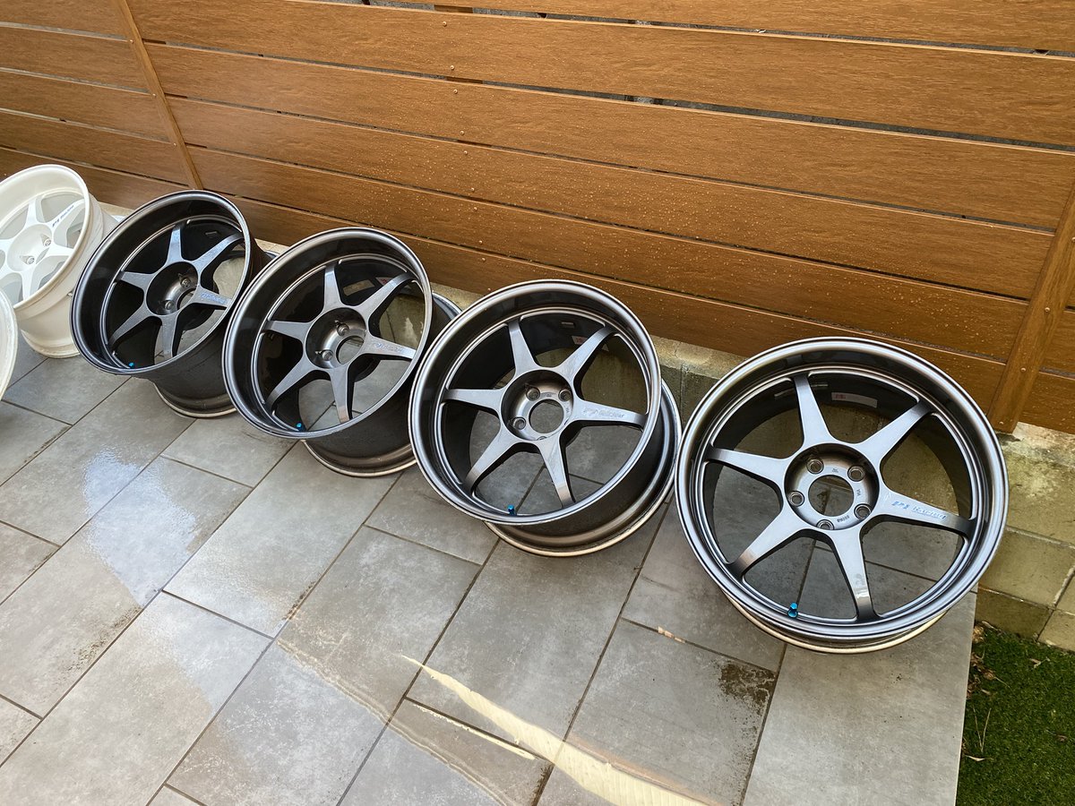che3ca1's tweet photo. ホイール売ります

P1 Racing QF
pcd114.3 5H
17 × 9j+5 ホワイト2本
17 × 9.5j+8 ガンメタ 2本
18 × 10j+12 ホワイト2本 ガンメタ 4本

まとまってこの量は出ることないと思います
別投稿にて写真と価格掲載します

続く

 #ホイール売ります  #拡散希望  #P1Racing https://t.co/381CD8ILDo