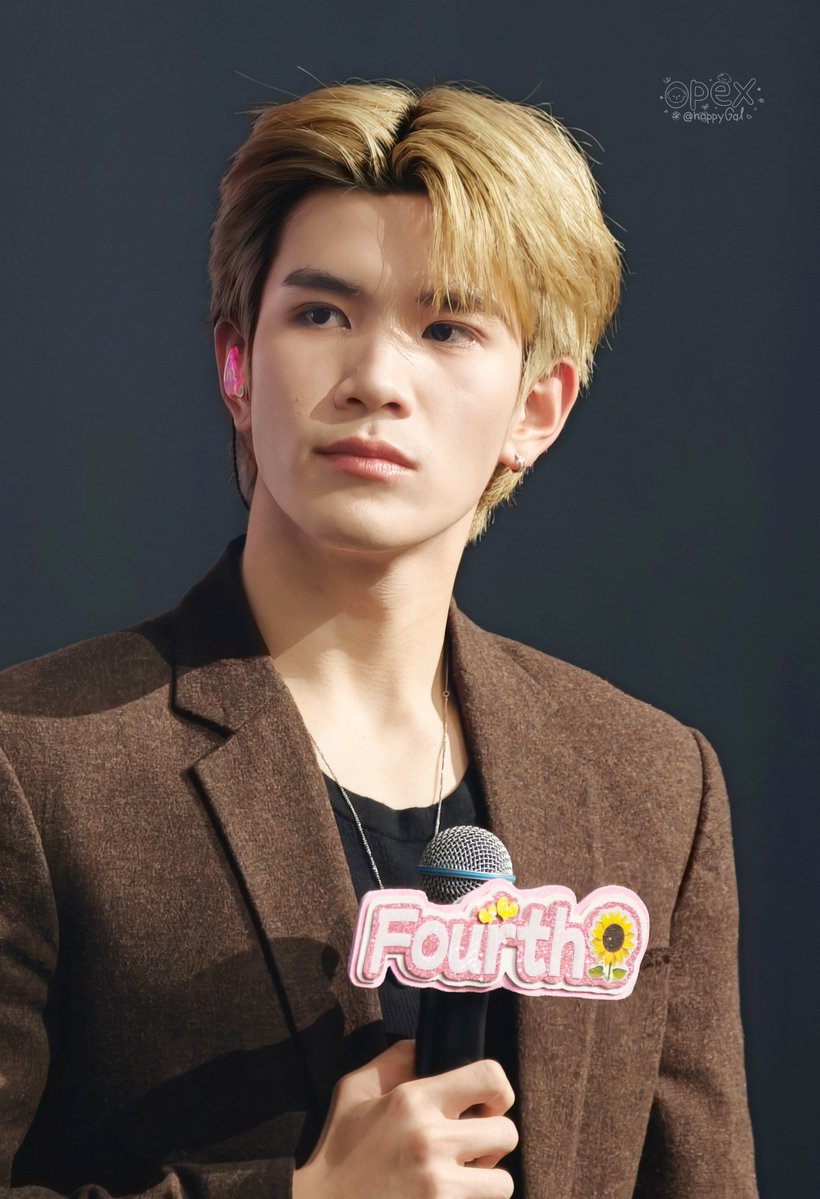 Thichapat8's tweet photo. สูทหล่อ 🫠

#GeminiFourthFMinTaipei2026 https://t.co/eMvApCgRUE