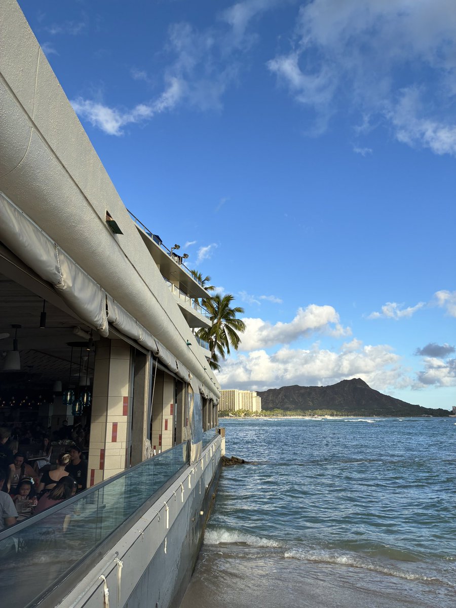 norichan1014's tweet photo. Chill out time.

#ハワイ #hawaii #ハワイ旅行 #hawaiitrip #ワイキキ #waikiki #ホノルル #honolulu #ダイヤモンドヘッド #aloha #mahalo  #ハワイライフ #海 #サンセット https://t.co/QYOPRZIVXr