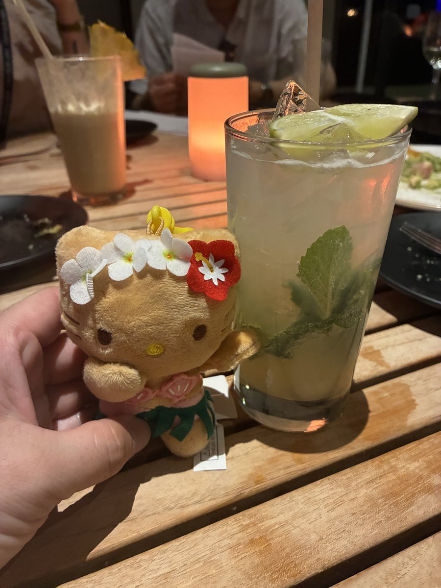 norichan1014's tweet photo. It was perfect night with my best friends!

#ハワイ #hawaii #ハワイ旅行 #hawaiitrip #ワイキキ #waikiki #ホノルル #honolulu #aloha #mahalo  #ハワイライフ #海 #サンセット #ピニャコラーダ #モヒート https://t.co/qHLo1dAWXm