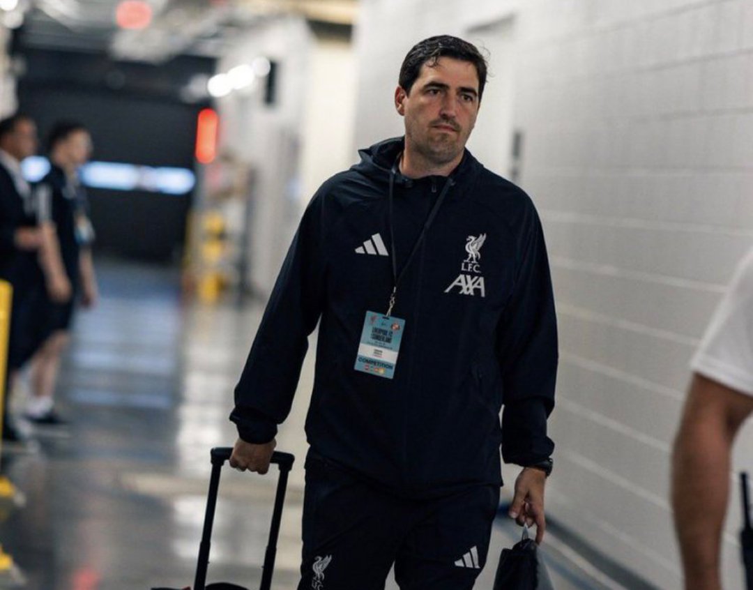 CarinaKJacob's tweet photo. Andoni Iraola is my new crush. 🥰🥰 https://t.co/siqdDFlXB9