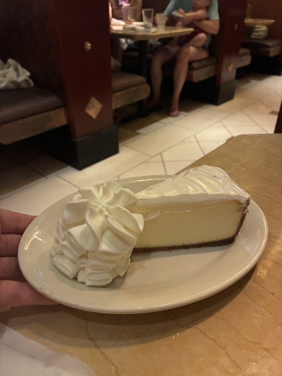 norichan1014's tweet photo. OMG.

#ハワイ #hawaii #ハワイ旅行 #hawaiitrip #ワイキキ #waikiki #ホノルル #honolulu #ノースショア #aloha #mahalo  #ハワイライフ #海 #サンセット #アサイー #チーズケーキファクトリー https://t.co/zTPbwjv7rW