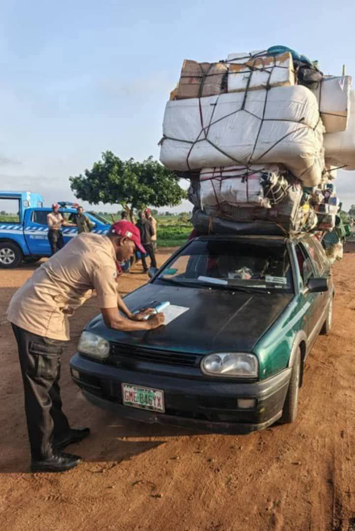 FRSCNigeria's tweet photo. Car brakes were not designed for such weight. Reason why your car brakes overheat and fail. 

You should 🛑 overloading today. https://t.co/BnhUooYAmq