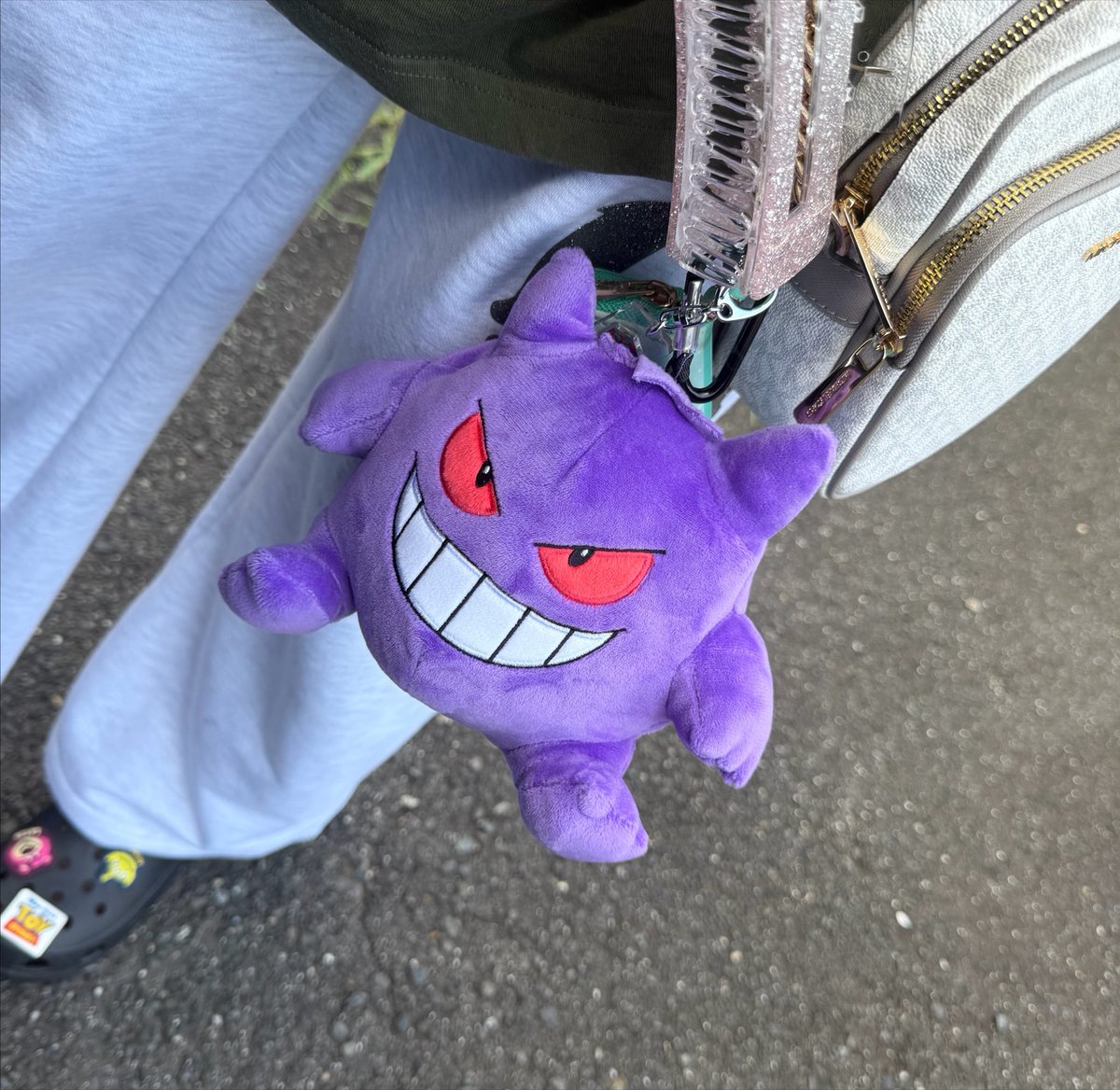 a_h16y's tweet photo. ポケモンで1番大好きな子🫶🏻💜

昨日買ってもらえて大満足〜♡♡
(服装ダサいのは気にしないでね😌) https://t.co/wTrCckmJKy