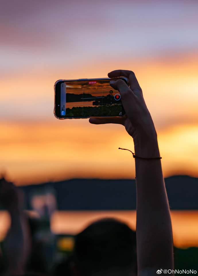 Krest_5's tweet photo. New to photography Start with mastering natural light—golden hour for warm vibes, overcast days for soft tones. Even a phone can snap great shots with these basics! https://t.co/Cpjz5rnCL1