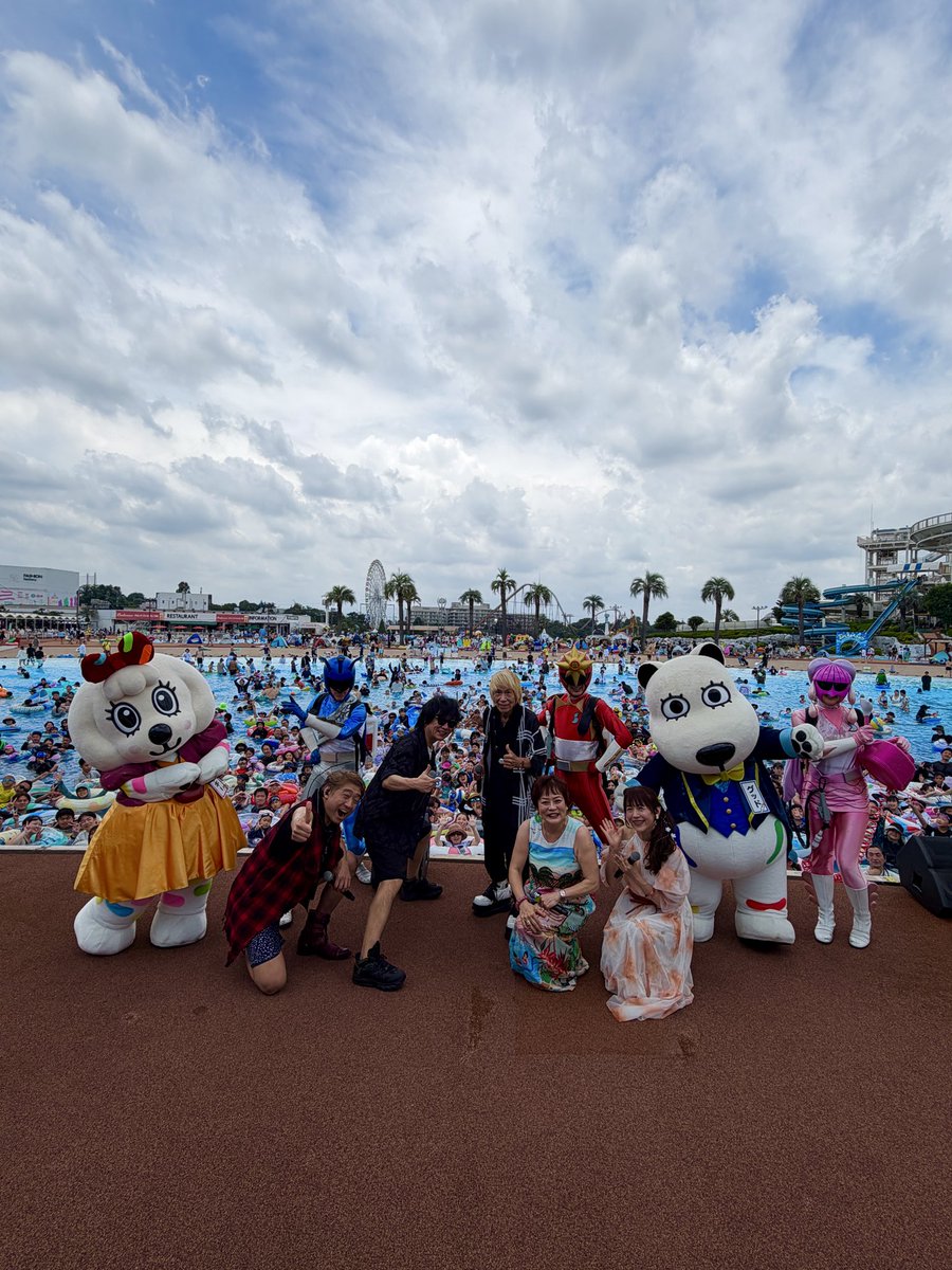 Taka_ZETKI's tweet photo. #よみうりランド #プールWAI 
1ステ目めっちゃ楽しかった！
2ステ目、20分押したけど、
激しい雷雨⛈️が無事やんで、
できました！！すげーっ🌊
みんなのお陰です！有難う！

#真夏のアニソンスプラッシュ
#串田アキラ さん
#石原慎一 さん
#うちやえゆか ちゃん
#鈴木美潮 さん
#高取ヒデアキ https://t.co/pnIZu830oj