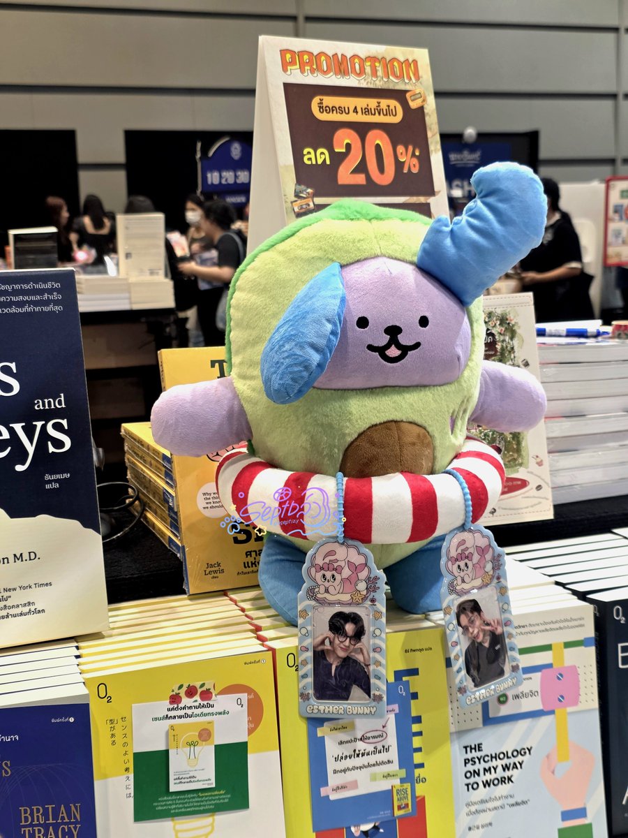 bseptizyl's tweet photo. เจอในบูทงานนหนังสือ น่าร้ากกกก เจ้าของร้านเป็นชีงั่มป่ะ55555555554444 https://t.co/BIfRzqekb5