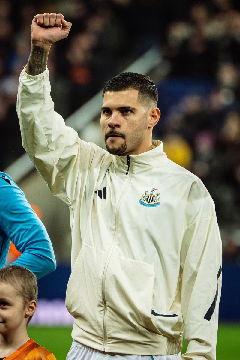 realmilesx's tweet photo. 🚨 Arsenal set for new club to club contacts for Bruno Guimaraes.

Personal terms in place and new approach with Newcastle anticipated to proceed + £70m proposal expected to be improved.

[Fabrizio Romano] https://t.co/PER8J9gbH7