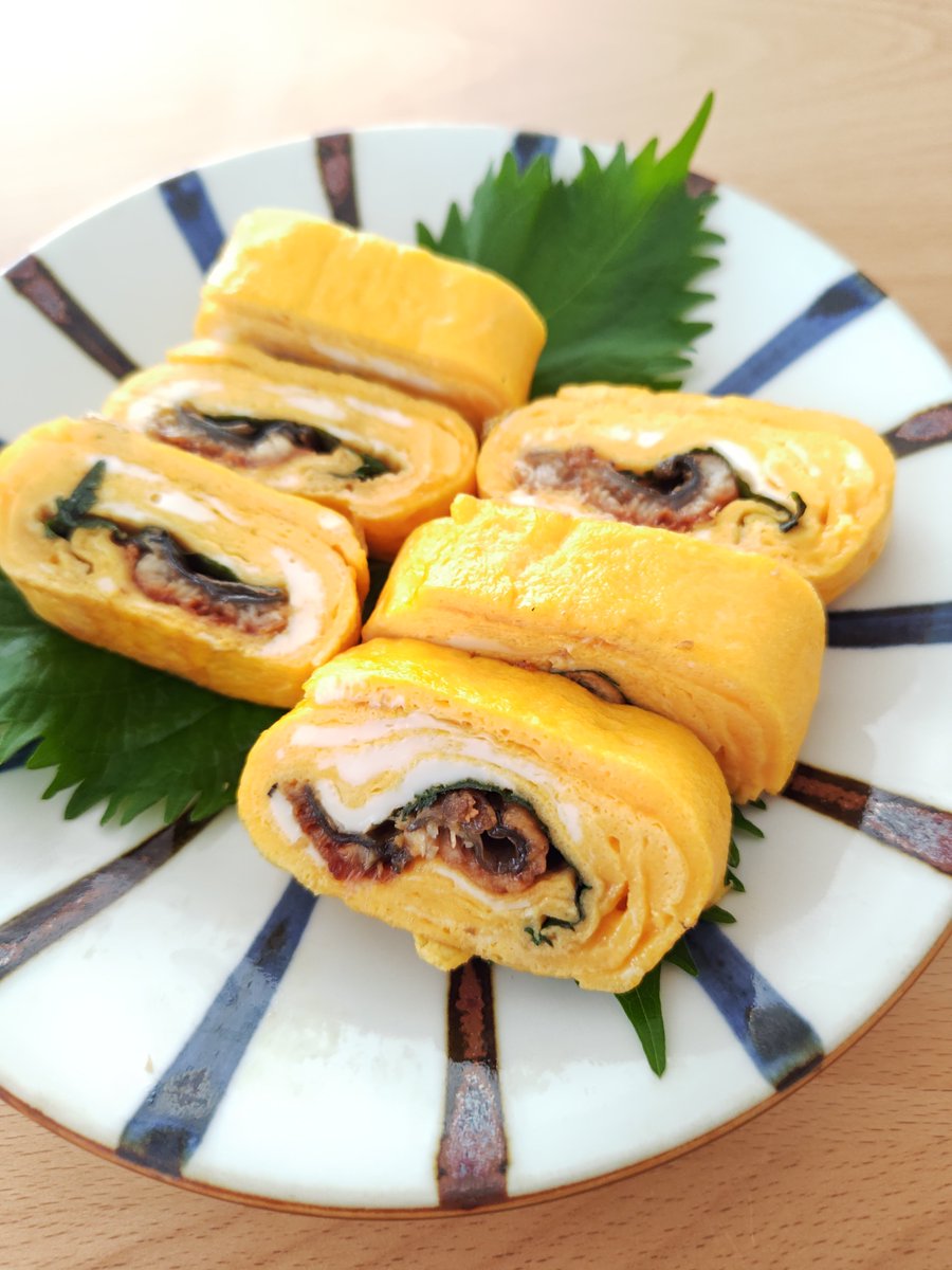 oluha0610's tweet photo. こんにちわ☀☁
土用の丑の日
*うな玉丼
*蛤のお吸い物
*う巻き😋
*うざく😋✨️
#おうちごはん #キッチンごっこ #homemadecooking #kitchenplay https://t.co/ilyIUsipYi