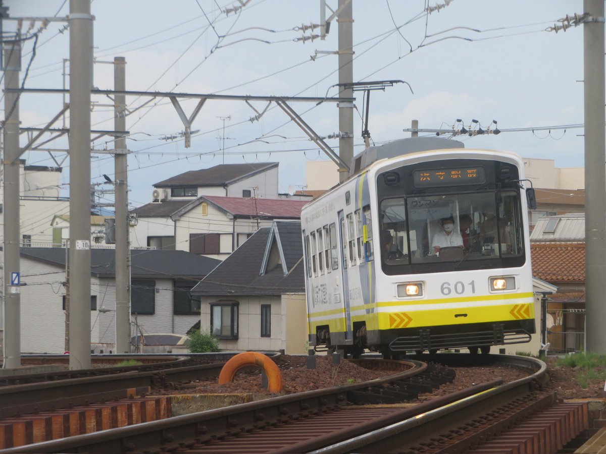 kito223R201's tweet photo. 1日では物足りないくらいに阪堺と日常風景をもっと絡めたい者です。

昔から変わらぬ光景、大阪で唯一残った路面電車は沿線風景が絵になりますね。 https://t.co/I6Ih7rpH3g