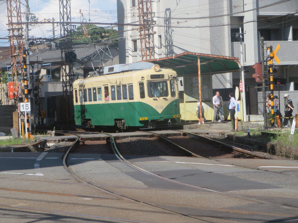 kito223R201's tweet photo. 1日では物足りないくらいに阪堺と日常風景をもっと絡めたい者です。

昔から変わらぬ光景、大阪で唯一残った路面電車は沿線風景が絵になりますね。 https://t.co/I6Ih7rpH3g
