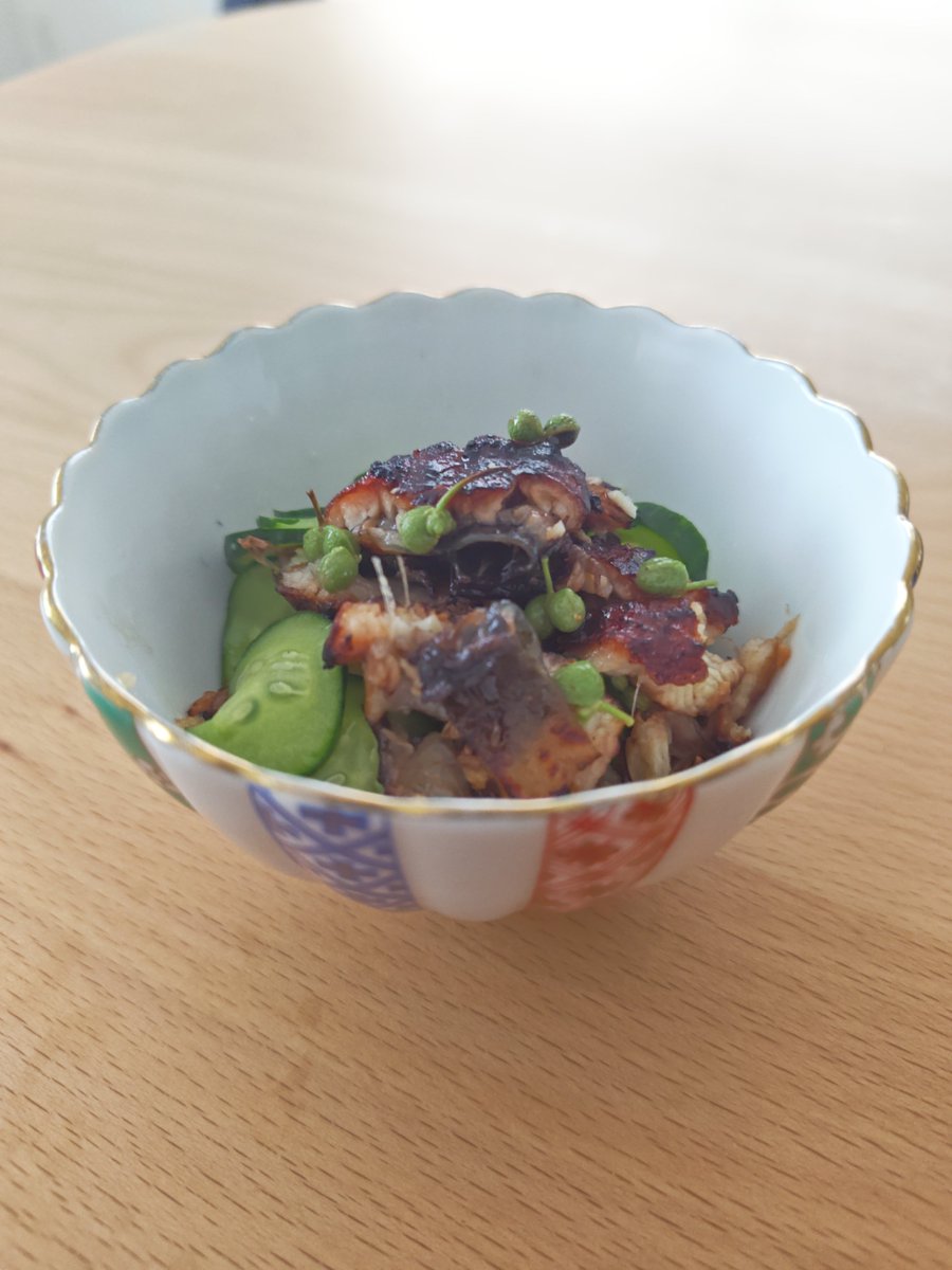 oluha0610's tweet photo. こんにちわ☀☁
土用の丑の日
*うな玉丼
*蛤のお吸い物
*う巻き😋
*うざく😋✨️
#おうちごはん #キッチンごっこ #homemadecooking #kitchenplay https://t.co/ilyIUsipYi
