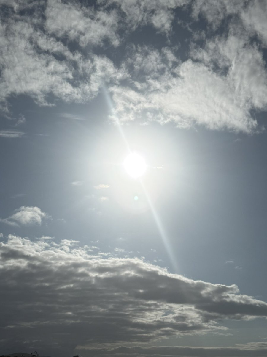 NachoFer_'s tweet photo. sudadera por la tarde, sol por la mañana https://t.co/r2Y2Rcu8CR