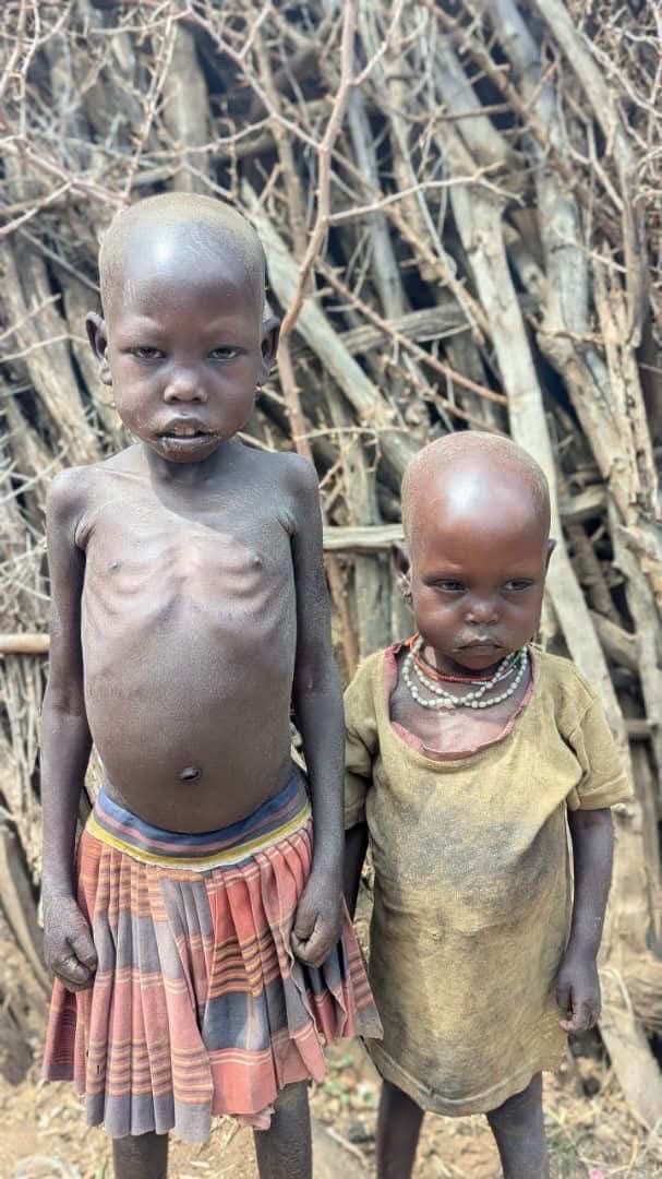 Jamila550337's tweet photo. @KagutaMuseveni What about these karamoja people who are dying of hunger yet their region is were gold and diamond coming from u only need their gold diamond not their lives we know Ugandans didn’t elect you but have mercy on them https://t.co/bUpUi2OT6C