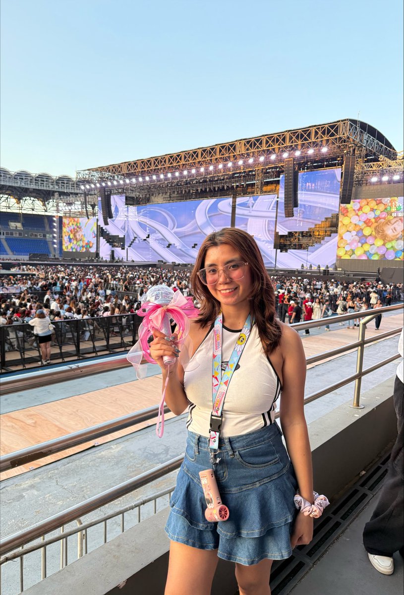 nabippopettaa's tweet photo. In a span of two years, I’ve been to 4 concerts already and I saw my ult groups. I love my fangirling era so much! 🩷🖤🩵 https://t.co/8ZrDDwigzB