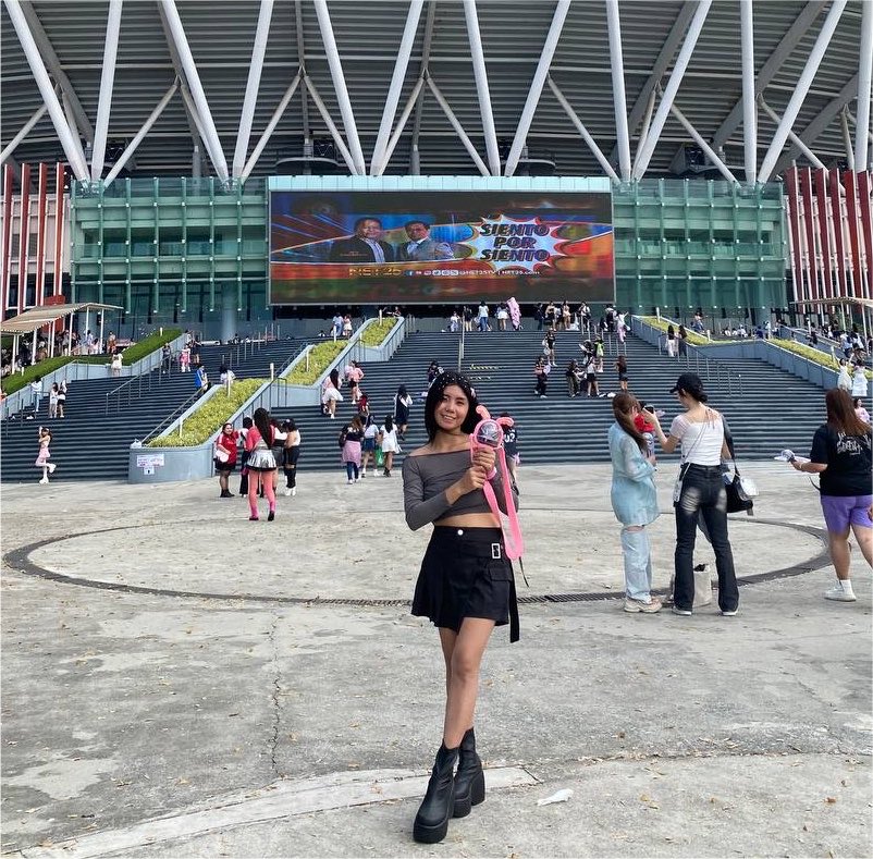 nabippopettaa's tweet photo. In a span of two years, I’ve been to 4 concerts already and I saw my ult groups. I love my fangirling era so much! 🩷🖤🩵 https://t.co/8ZrDDwigzB
