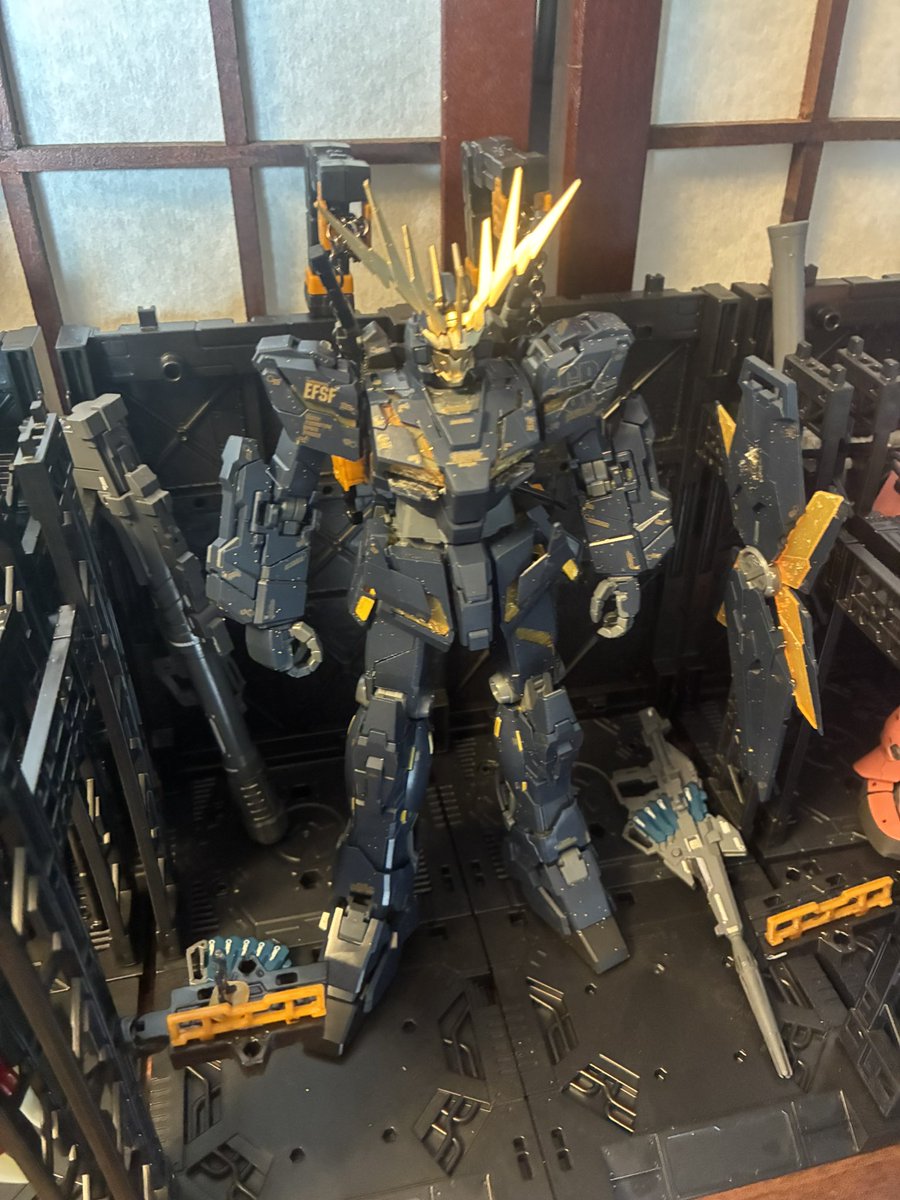 bronze_man_'s tweet photo. バンシィぃぃぃい〜
ざっくりできた😊
このあと、どうするか…
#ガンダム #ガンプラ https://t.co/kp3OE0QLZF
