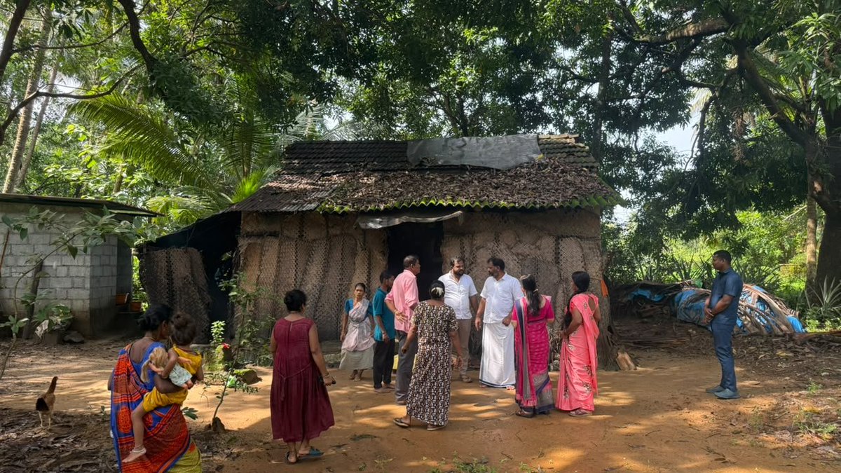 gantihole's tweet photo. ಎಸ್ಐಆರ್ ಮಹಾ ಸಂಪರ್ಕ ಅಭಿಯಾನದ ಅಂಗವಾಗಿ ಇಂದು ಬೈಂದೂರು ಕ್ಷೇತ್ರದ ತಲ್ಲೂರಿನಲ್ಲಿ ಮನೆ ಮನೆಗೆ ಭೇಟಿ ನೀಡಲಾಯಿತು. 

@narendramodi @AmitShah @NitinNabin @BYVijayendra @BYRBJP @BJP4Karnataka

#SIRMahaSamparkaAbhiyana #BJP4Karnataka #SamruddhaByndoor #BJPByndoor #GururajGantihole #BestMLA #PeoplesMLA https://t.co/qdQBI6s56S