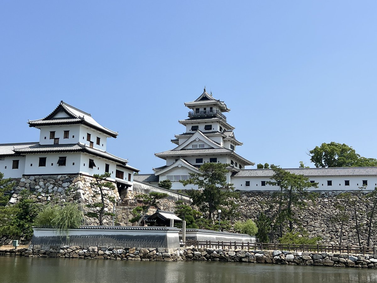 luckydonchan's tweet photo. 愛媛旅行
今治市街散策
今治城🏯
愛媛県の4大名城。松山城、大洲城、宇和島城、今治城の順番で登城。石垣の作りの違い、建造美、天守が高くそびえ立つ風格が素敵。 https://t.co/4z8EqVS4fY