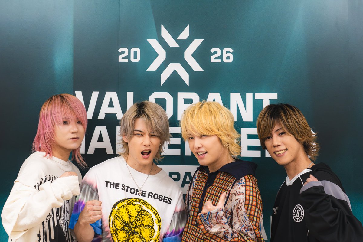 fistbump_news's tweet photo. 【手越祐也、「見られる側の意識」の重要性を語る #VCJ 】

ーーeスポーツがフィジカルスポーツの人気に追いつくために必要なこととは？

手越：普通に仕事として稼げて、夢のある生活ができて、アリーナに観客が集まるっていうものをどんどん発信し続けることが大事だと思います。

あとは選手の意識も大事です。大谷翔平さんとかクリスティアーノ・ロナウド選手とか、子供たちが見て純粋に「かっこいい」「なりたい」って思いますよね。

そういう意味で、選手のルックス、見た目、髪型など含めてカリスマ性があるから、Dep選手は人気があると思います。

こういった「見られる側の意識」をチームがしっかり教え込んで、わかりやすく「かっこいい」「eスポーツプレイヤーになりたい」って人がどんどん増えれば、裾野は広がっていくと思います。

#VALORANT #手越祐也