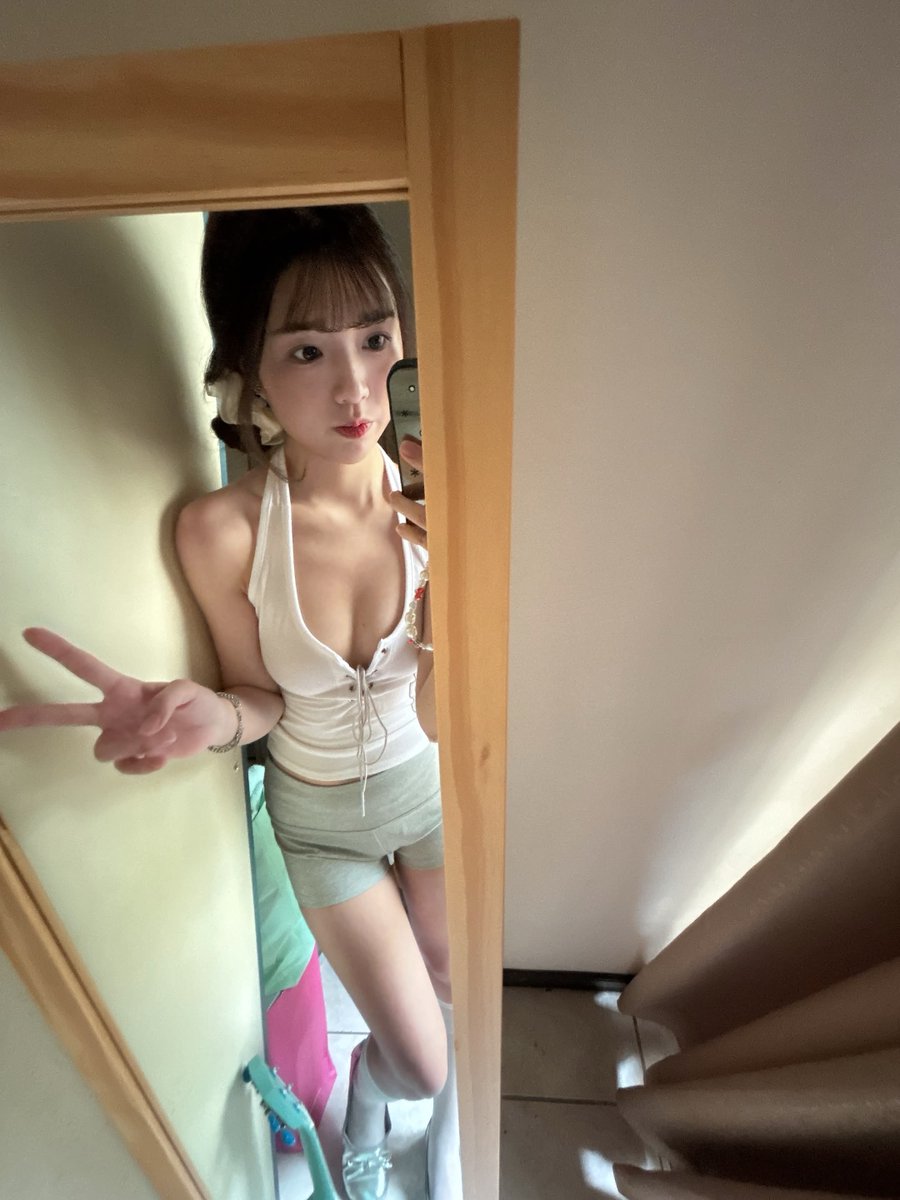 ruru3z1's tweet photo. 沒上課穿這樣 https://t.co/4Fk10dcHlg