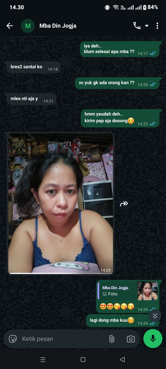 mata_penikmat's tweet photo. masih sekitaran Jogja nih guys, Binor anak 1 semoga aja dia dn sodara nya gk apk X ya😁
kenal awal di fb sering d tinggal suami kerja sehari" jga warung, asik d ajk chat sangean krna suami nya gk Tahan lama😆
Video Vcs ada ya.. yuukk Silahkan DM stok yg lain aman https://t.co/YiMoM7PA73