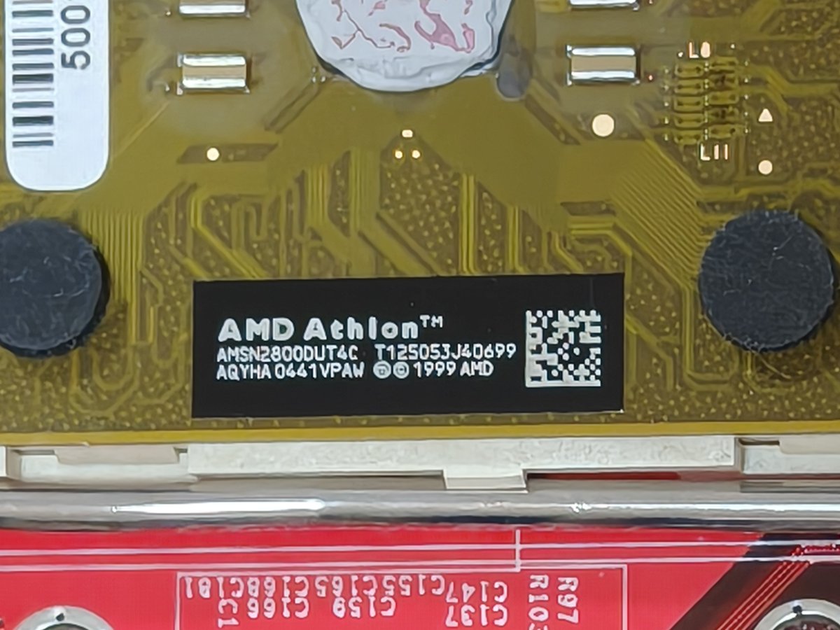 yastakun's tweet photo. Athlon MPとDual socket Aのマザーボードが出てきた。
流行ってたからなぁ。
さすがに欲しい人は居ないよねぇ。 https://t.co/vC4GDR2Ugt