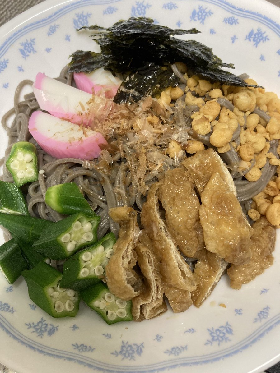 asuka1983227's tweet photo. お豆腐屋さんの美味しいあげできつねを作って冷やし蕎麦✨

先に頑張れば後がらくになる。料理も仕込みしとけば後がスムーズ。
それをADHDの脳に覚えさせたいんだけど、なかなか難しい。頭で分かってても、身体が動かず先延ばし。

だから出来る日だけ頑張るが目標🫡今日は朝から仕込みを出来た日💯 https://t.co/68ukpm0CLd