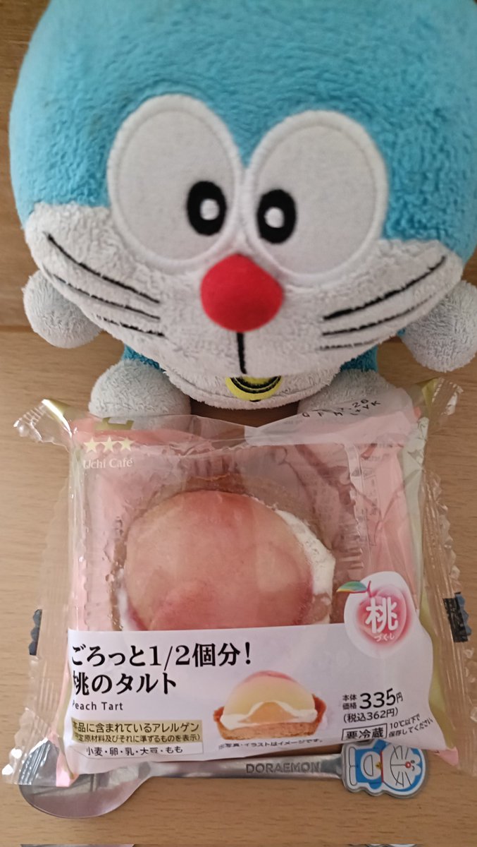 doramoku's tweet photo. オヤツだよー
今日は食べてみたかった
桃のタルト🍑

#ドラえもん 
#ぬいぐるみ #ぬい撮り https://t.co/Cq0JOLpKZt