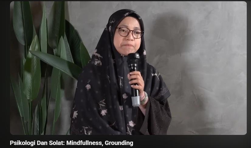 jejakrasa27's tweet photo. "Kenapa kita sanggup bangun jam 3 pagi demi penerbangan, tapi malas bangun sekadar 2 rakaat Tahajud?"

Jawaban Ustazah Nazirah dalam podcast itu benar-benar memberi aku tamparan yang keras. Bukan tamparan yang menyakitkan pipi, tapi yang langsung menusuk ke dalam hati. https://t.co/L1L85hotjE