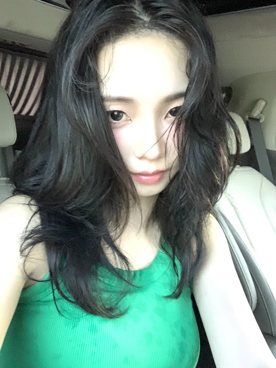 karinaofmoment's tweet photo. 260726 #카리나 인스타💙

더웠는데 안더웠어요

이거 진짜 진짜 내스타일 https://t.co/LOrFB2dl2D