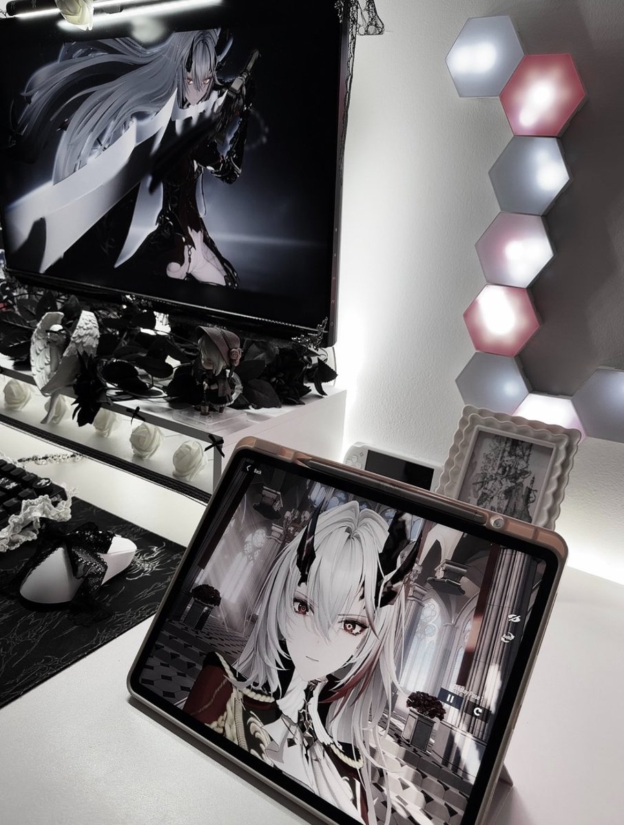TimelyAlphawlw's tweet photo. “i miss alpha” i say as i make my whole room look like this https://t.co/nKhYmmJ8iu