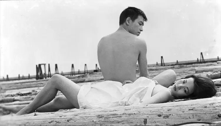 CineMalice2024's tweet photo. 【第37回東京学生映画祭】#東学祭
〈企画上映〉
『#青春残酷物語』
監督：#大島渚

初日の7/31(金)、下記のコンペ上映の後、20:55から上映致します。

女子高生と大学生、若い2人の無軌道な愛は性急で、瑞々しくも痛々しい。やり場のない怒りが暴発し、お互いを、自身を傷つける。「青春」とはいったい何なのか？大島渚、28歳の衝撃作であり、1960年代映画の傑作！

出演：桑野みゆき、川津祐介、久我美子、渡辺文雄 、田中晋二、小林トシ子
