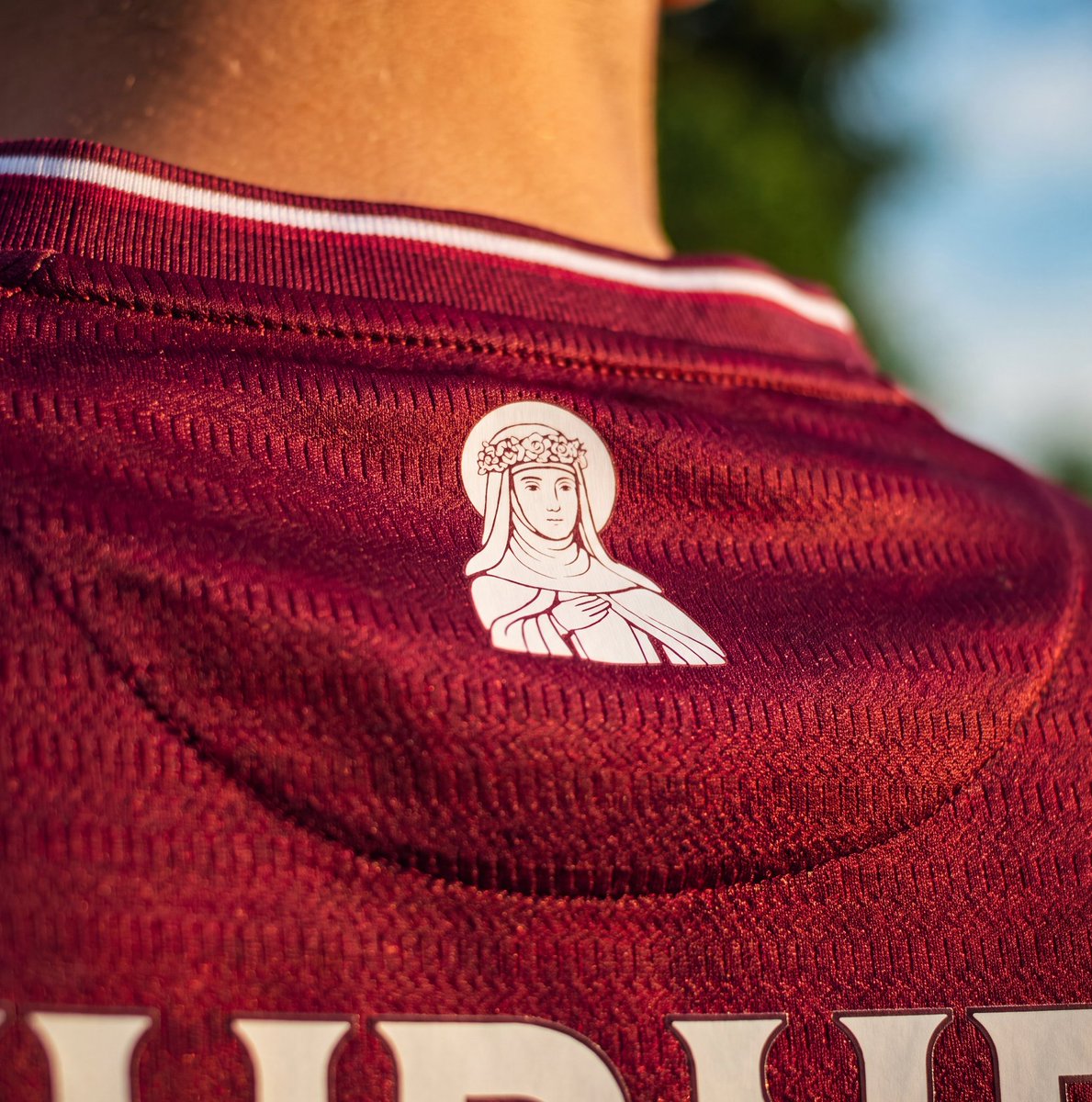 sacredchad_ig's tweet photo. A Dutch football club just dedicated their new jersey to a saint.✝️🇳🇱

Fortuna Sittard's away kit honors Saint Rosa of Lima, patroness of the city. https://t.co/fLgDPxuzgD